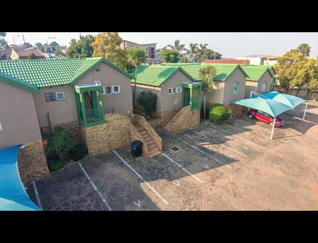 3 BEDROOM TOWNHOUSE FOR SALE IN WINCHESTER HILLS